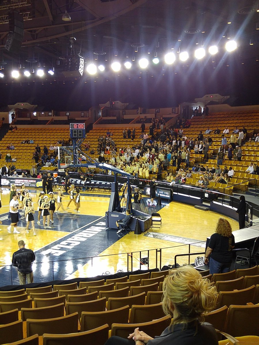 herecomesBA's tweet image. Lets go Ladies!!!!  @BAStudentSec #bringthenoise #steponebegins #3peatTweet