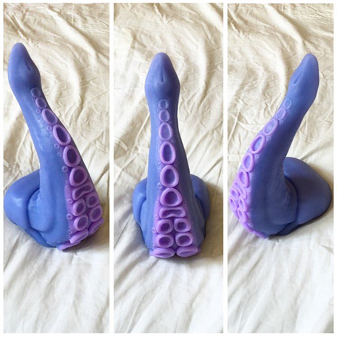 Meet "Fifi", my new best friend forever! Thank you @bad_dragon ! Go check their site 💜 https://t.co/xQmMCDkFTU<a href="/tag/triforce"class="tags"><span>#triforce</span></a><a href="/tag/thelegendofzelda"class="tags"><span>#thelegendofzelda</span></a>