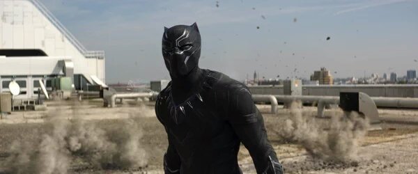 deehphotography's tweet photo. Haa olha o novo homem aranha e o pantera negra #TeamCap 😍😍 https://t.co/TqZIJPUwRP