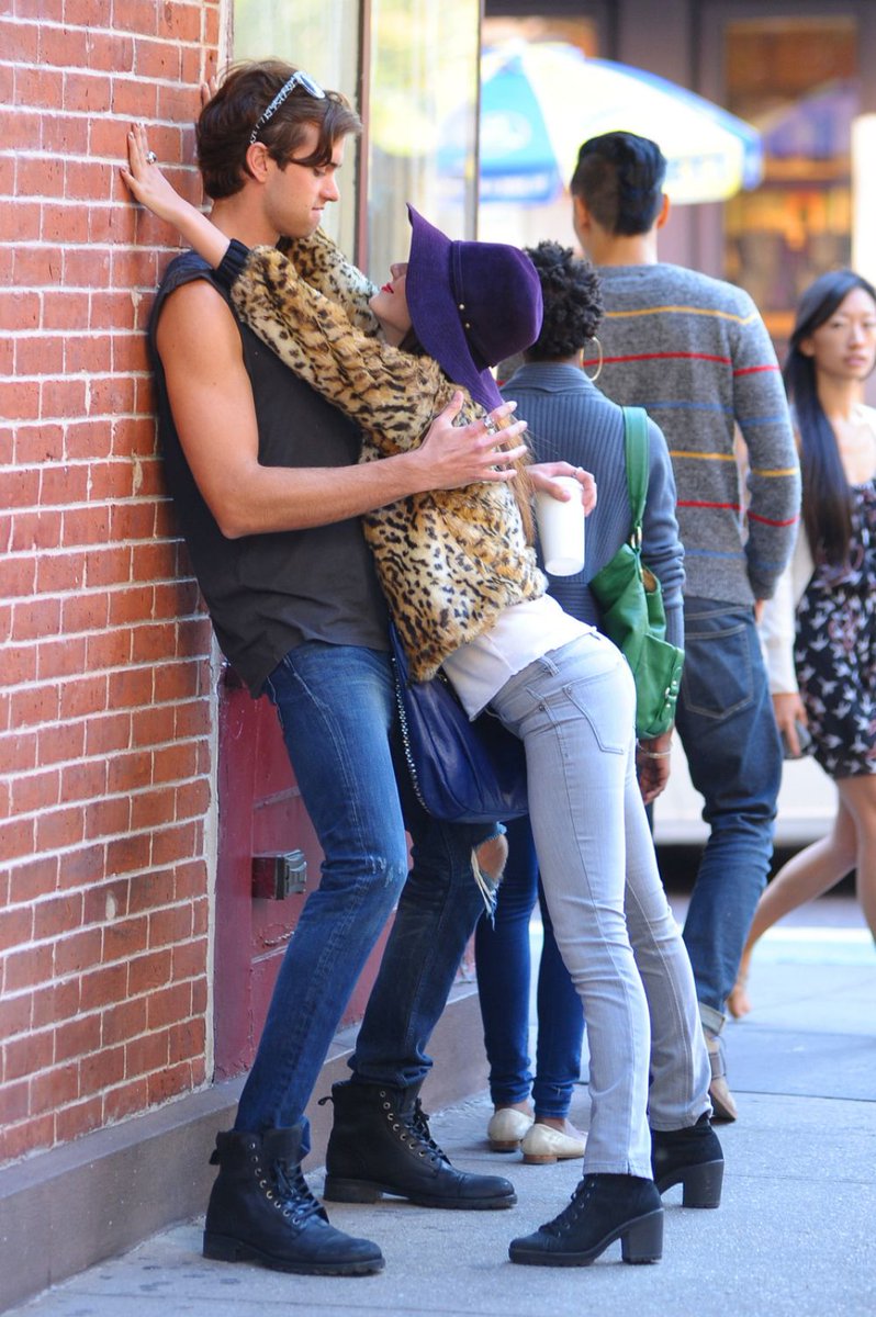 #TBT to <a href="/VictoriaJustice/">Victoria Justice</a> and <a href="/PiersonFode/">Pierson Fodé</a> filming #NoKissList outside of <a href="/magnoliabakery/">Magnolia Bakery</a>! nokisslistmovie.com