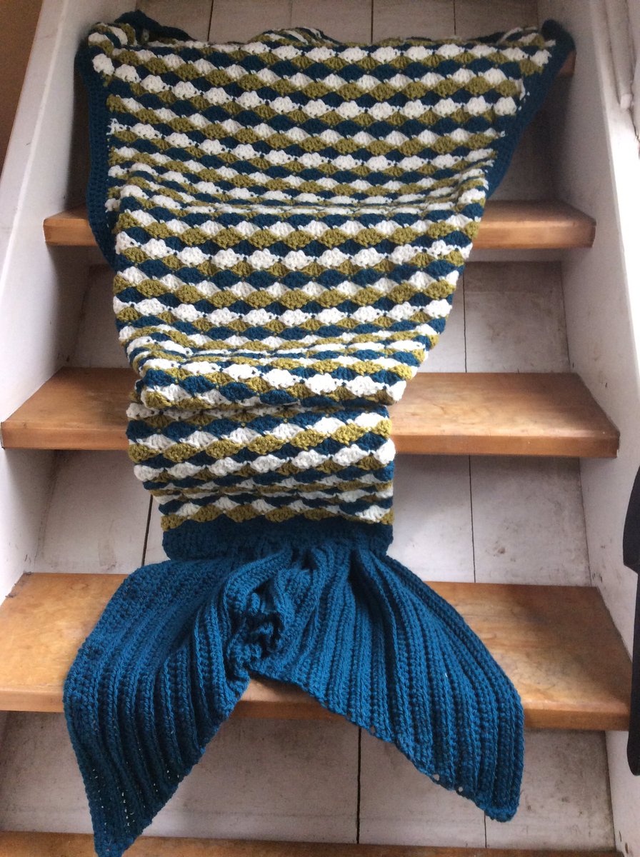 FullaBeanies's tweet photo. @Snuggles2UK evening #twittersisters been busy this week with a special order #mermaidblanket https://t.co/mImnmgvcd4