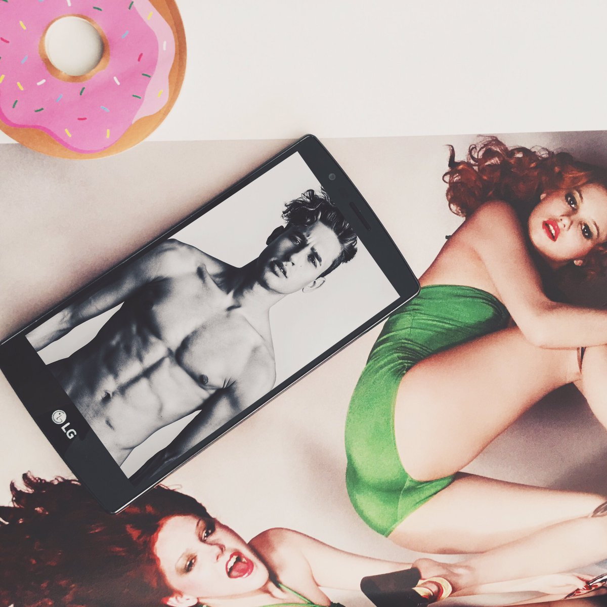 aragonsbook's tweet photo. Jueves de trabajo en casa! #LGG4MX #GreatPhotos 🍩✨🍩 https://t.co/kOwjehUMqu https://t.co/Uyu5sMDYPu