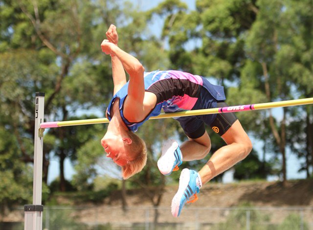 David_Tarbotton's tweet photo. Illawong's Kobi Sharp clears 1.90m &amp; wins #AJAC U15 high jump by a stunning 15cm #CoachClarke #summerofaths https://t.co/13UtmL1Hkx