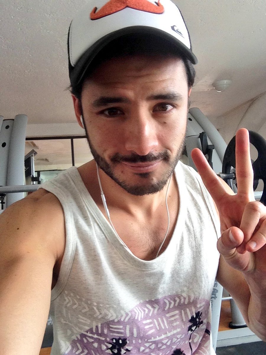 enriquemontano1's tweet photo. Gymmm timee 💪🏼💪🏼🐔🐔🐔🍳🍳🍪🍪 #perfectpunch 👊🏼👊🏼 #felizdiadelviento 🌪🌪🌪 https://t.co/cPJY3gKpHU