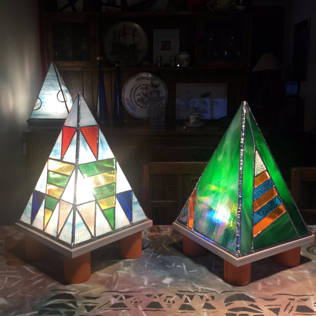 Brianatdolittle's tweet photo. Hi #rugbyhour Did I showcase my latest lamps last week? #dolittleglass Unique - Bespoke https://t.co/yLwxOWcods