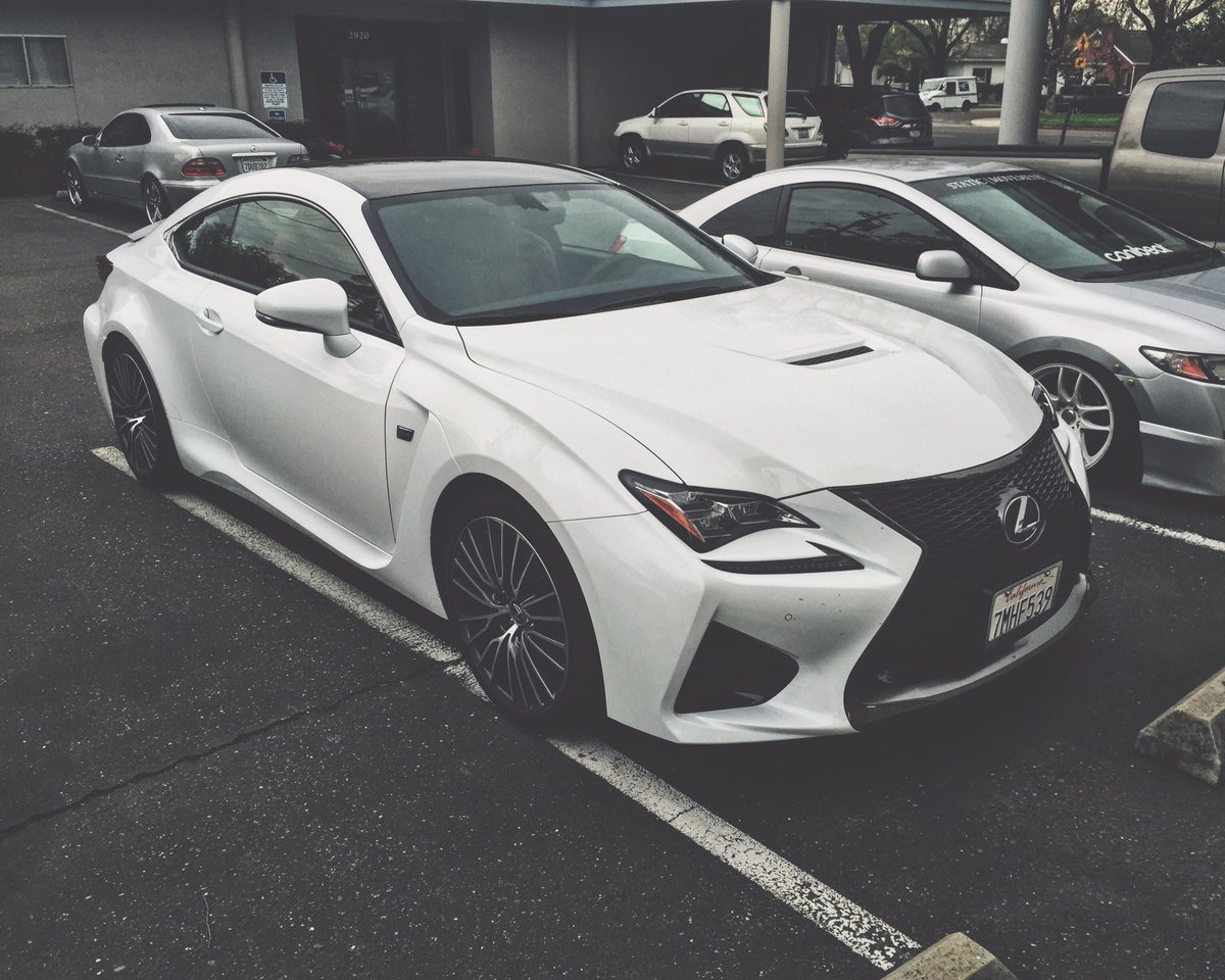 amosq24's tweet photo. Ultra white #Lexus #RCF https://t.co/TY8qetnJwp