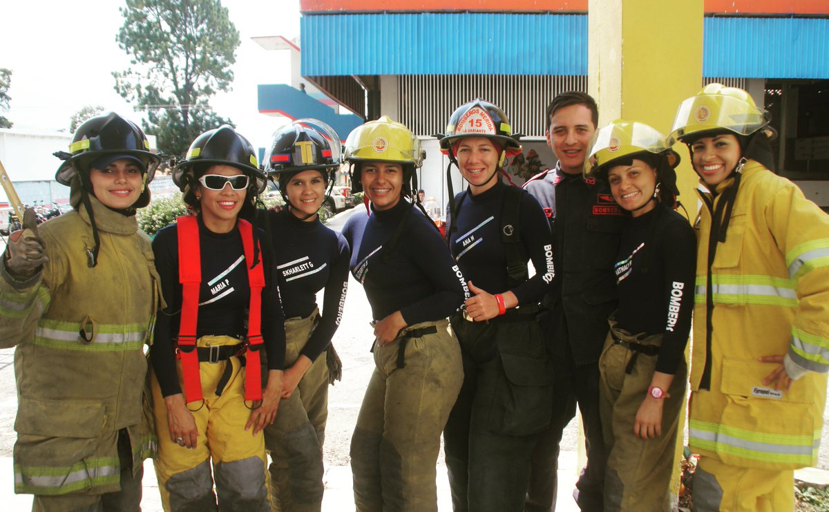 YoFAB10's tweet photo. Profesionalismo, juventud, belleza y coraje : Equipo Femenino de Destreza Bomberil de Mérida. Muy pronto en @tvskytv https://t.co/0DDA286N61