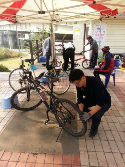 환경*건강*즐거움을 위해 자전거 이용하는분들이 많으신데요, 일정 확인하셔서 이롭게 이용해주세요😊
➡️이동식·고정식 자전거정비소를 운영합니다(출처: #성남시 다이어리 me2.do/GGJryX6F)