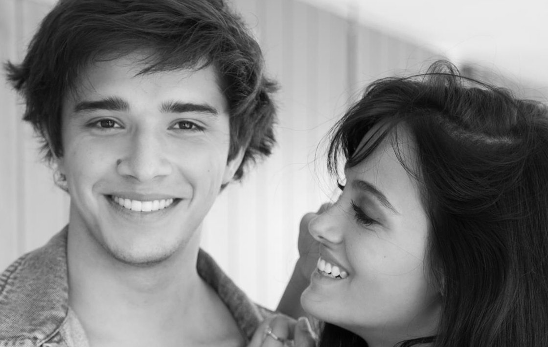 kKi_os1's tweet photo. que hermosas sonrisas que tienen https://t.co/Wz214Up5VV