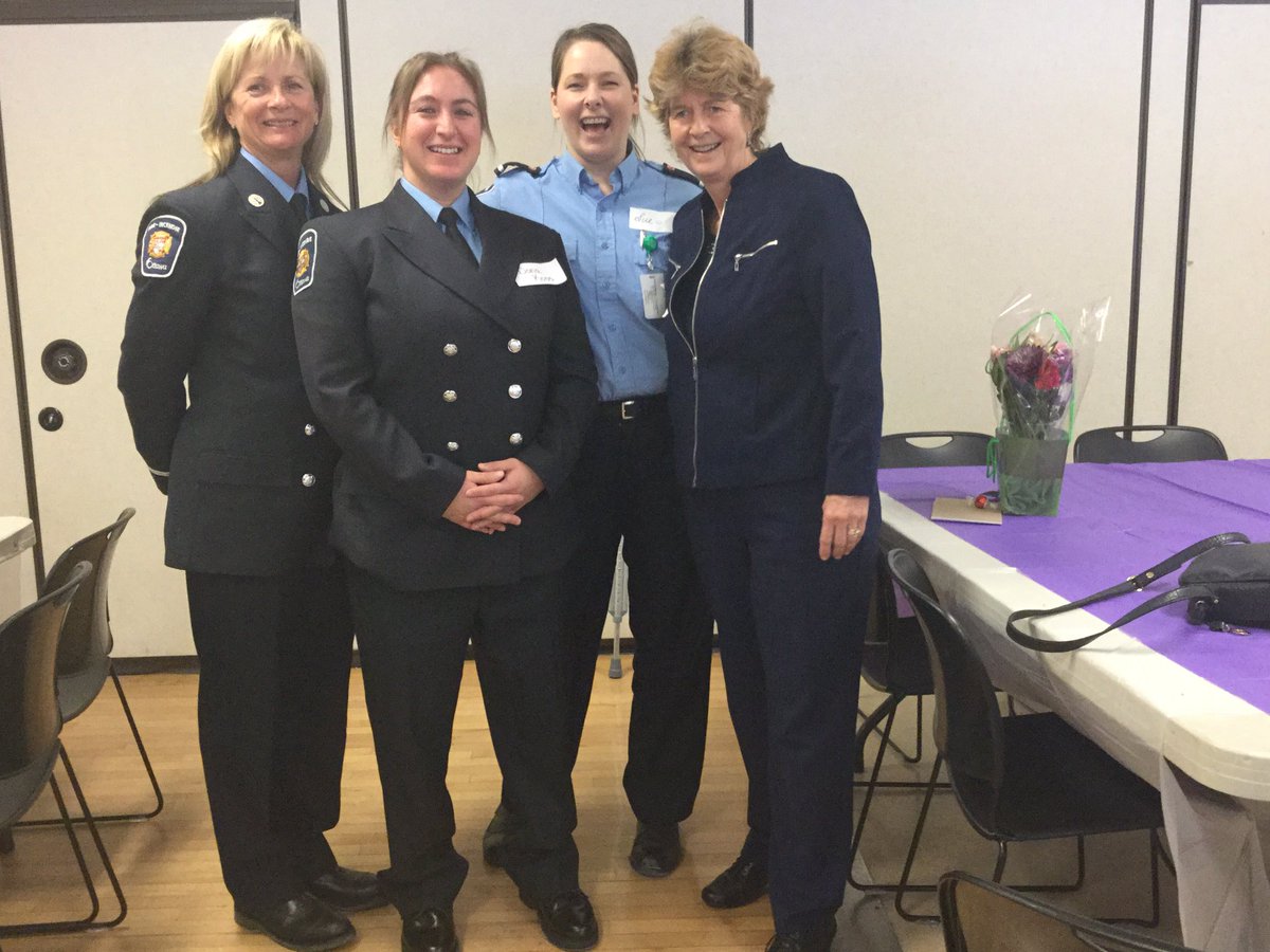 #IWD with Ottawa's First Responders <a href="/Sue_E_J/">Sue_E_J</a> <a href="/9RunRun/">9RunRun</a> Thx Councillor <a href="/marianne4kanata/">Marianne Wilkinson</a> <a href="/FSWOntario/">Fire Service Women</a>