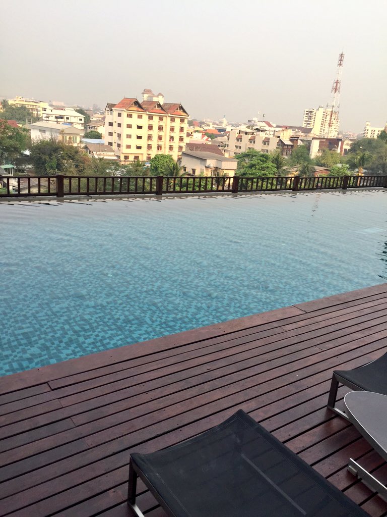 m0nikaj's tweet photo. Little morning dip to get this day started @LeMeridien @lemeridiencm @spg #travel #LifeWellTravelled https://t.co/bJR4OF3TkJ