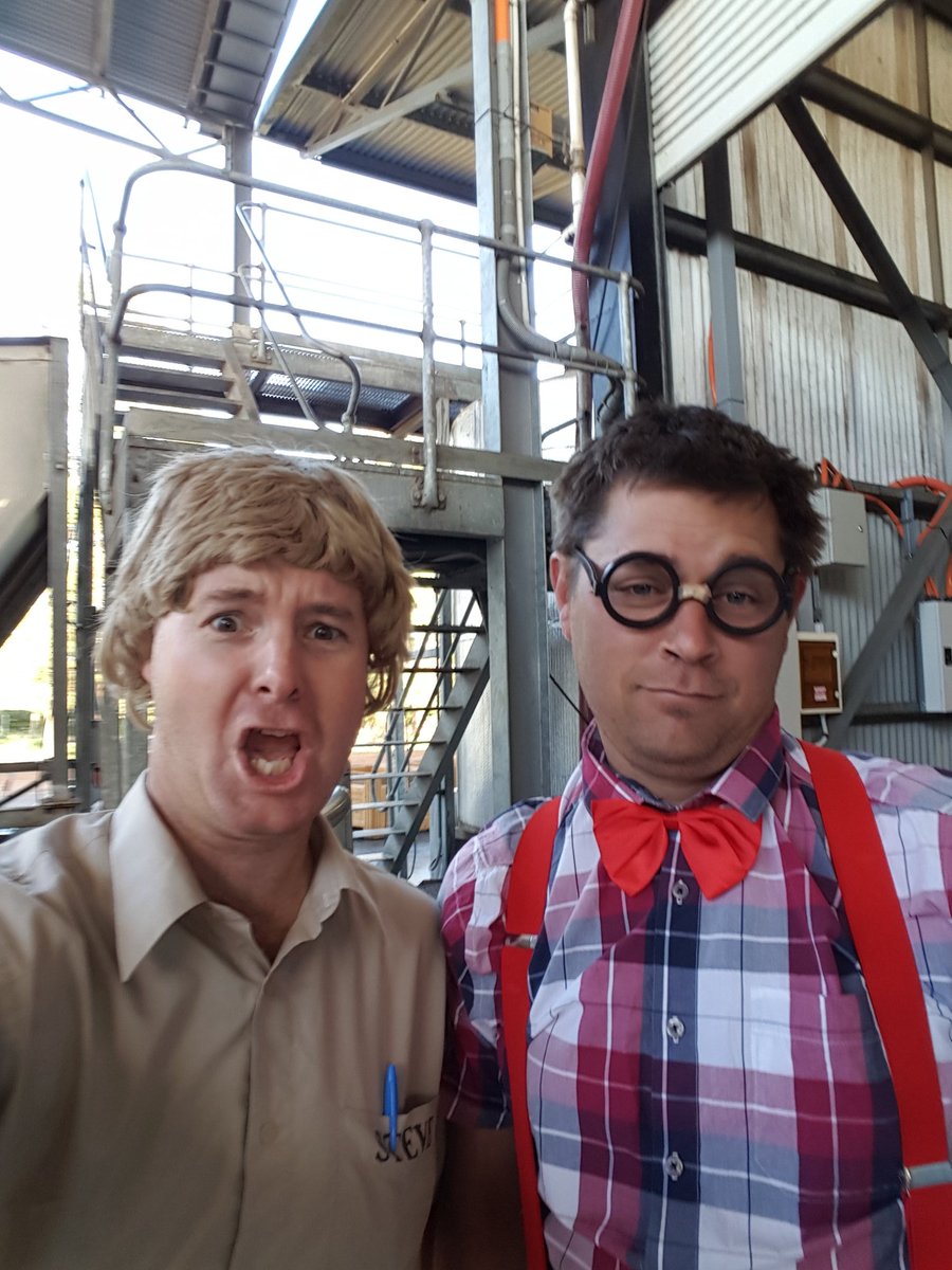 davej1080's tweet photo. A couple of Steves just hanging out @TrentKelly1980 https://t.co/aKDjaWNtzX