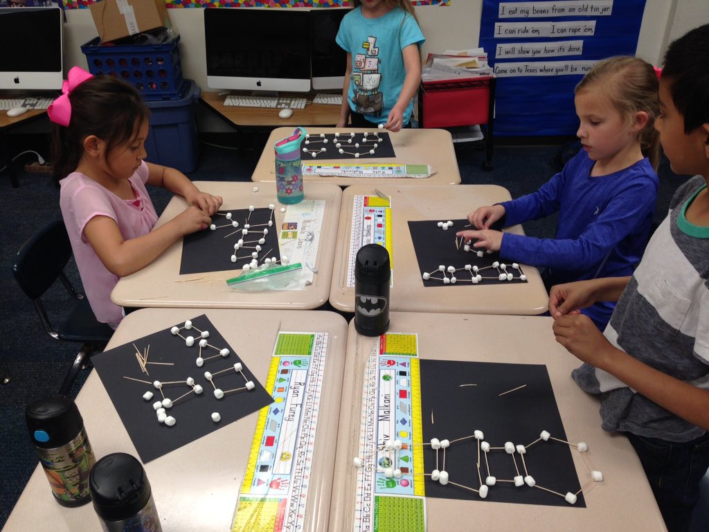 QCandoers's tweet photo. @QCandoers @WESTWOOD_ELEM #friendswoodlearning     Having fun with shapes! https://t.co/LMhVki71vx