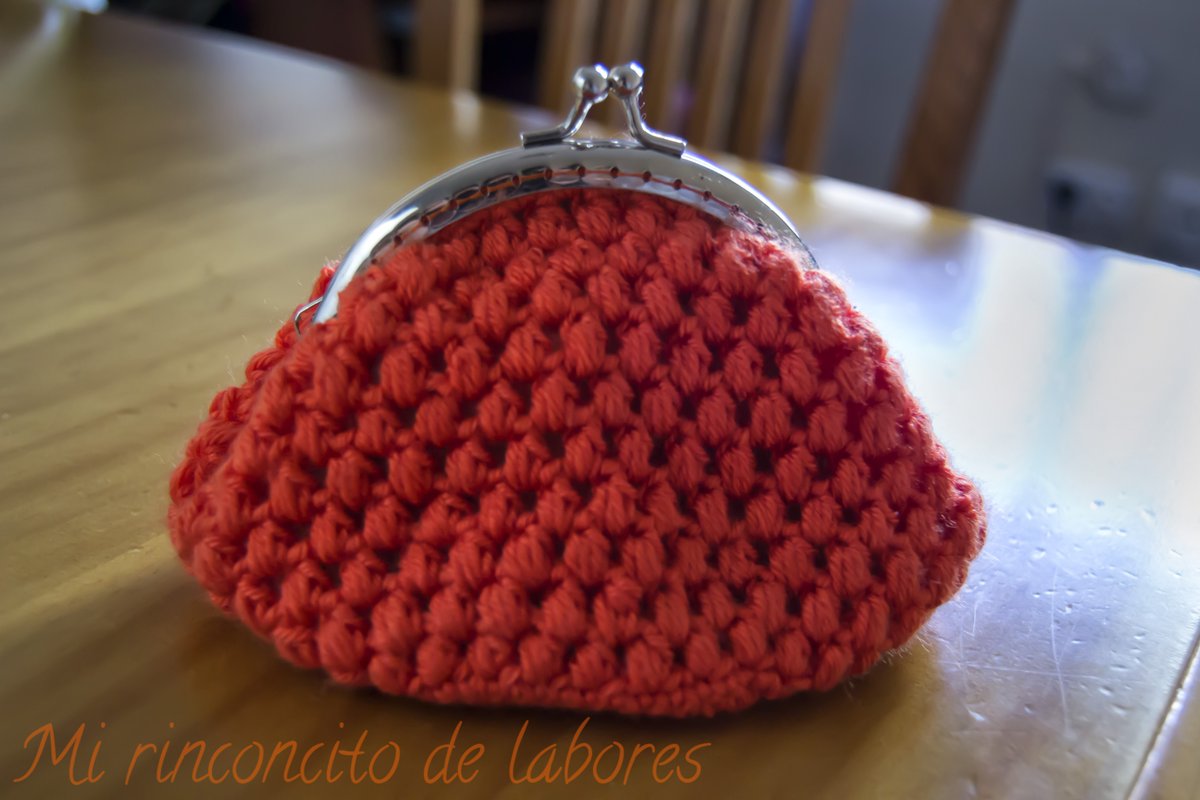 Rincon_labores's tweet photo. Monedero de #ganchillo #crochet hecho a punto garbanzo siguiendo el tutorial de Bluü. https://t.co/PI2NB7aPcW https://t.co/2FDctNvFLs