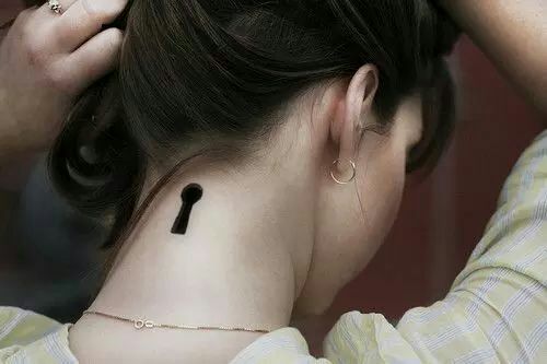 تره اليشتاگ 😔
ينطي الروح 😌
بس يعرف خبر وِلفَه 💔
الما متعلم اعله فراگ ☹️?
بي تستفحل الرجفه💔🔕