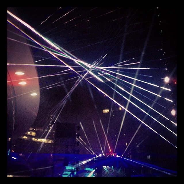 LeonardoDeSanti's tweet photo. Laser. #milano #street #milanostreet #misph #GalaxyS7SHOW https://t.co/IuRaobpmjc https://t.co/5wZmXcOAOm