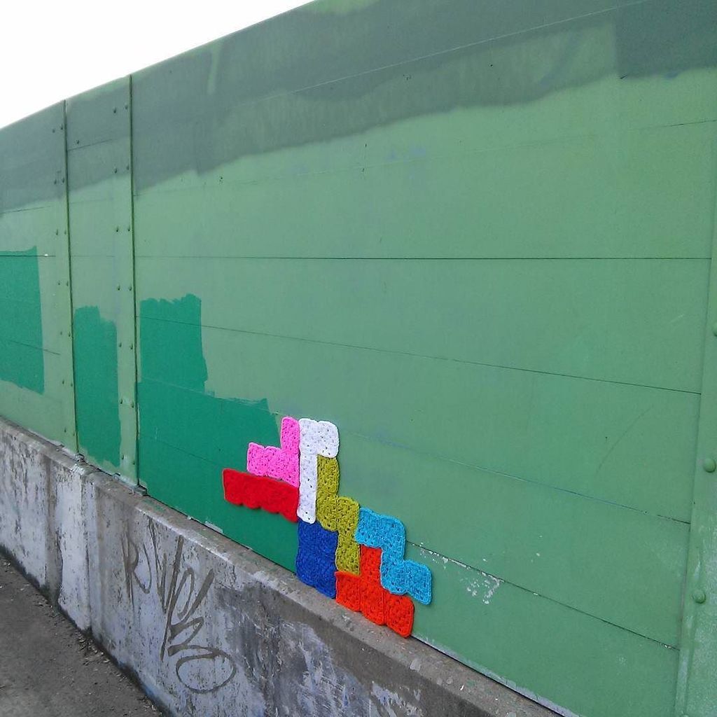 hijennybrown's tweet photo. Your turn, buffer #tetris #yarnbomb #yarnbombing #itdoesnthavetobegreen #crochetersofinst… https://t.co/g2a3Ybyric https://t.co/23sGVXRwQ8