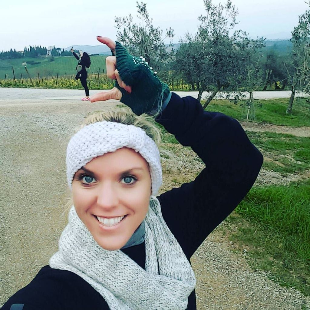 WeTuscany's tweet photo. #selfietunity #tuscany #vineyard #bestfriends #leaningTowerofDiva @divaranade https://t.co/qG6zpB3eRj