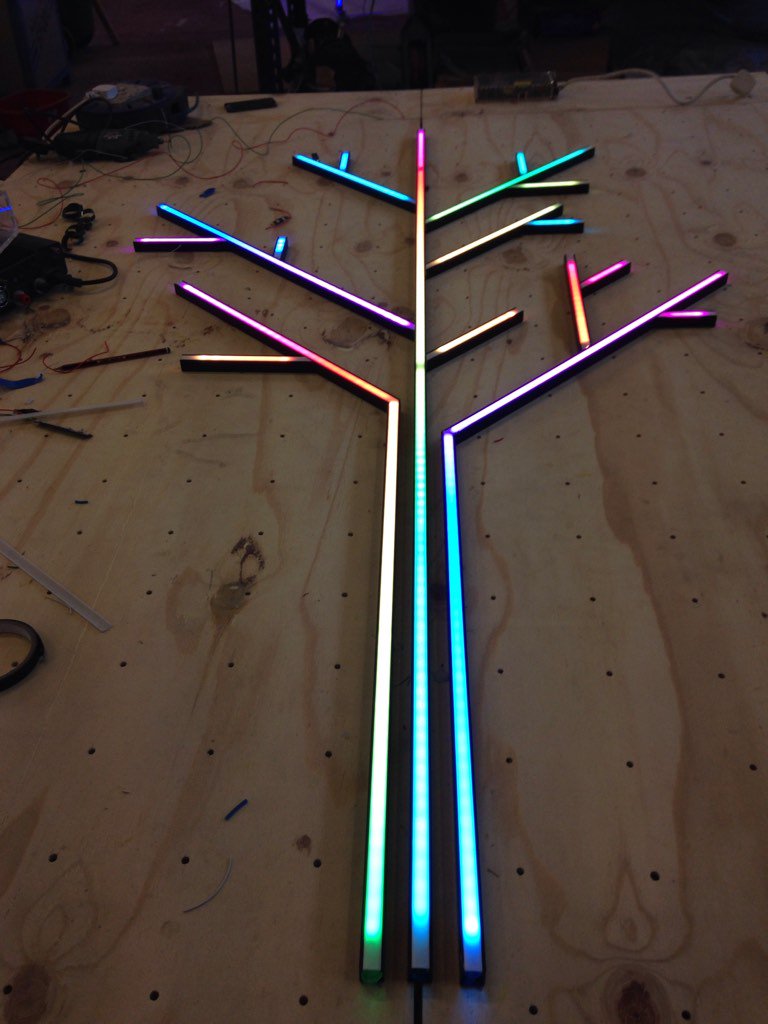 TagraLighting's tweet image. Our #digitialrgb #ledtree #led @RtlDesignExpo  #retaildesignexpo #retaildesign