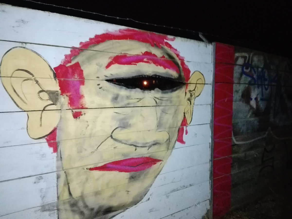 Auf dem einem Auge blind ..

Lange her, dass ich was von mir hören ließ.
Versprochen, bald kommt neuer Input.