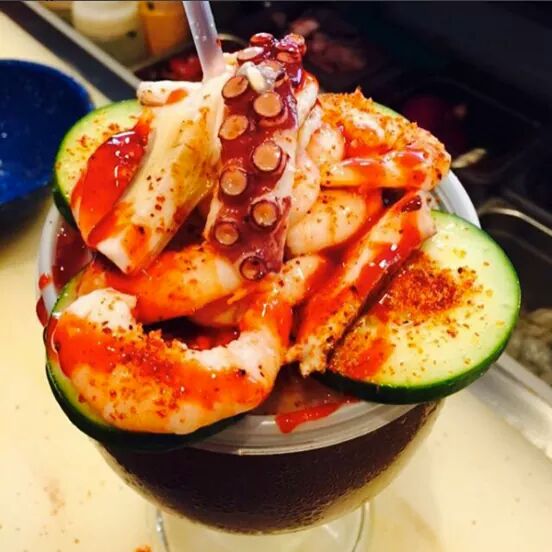 fisheriaplaya's tweet photo. No más pa que se les antoje!!! Un tanquesote de clamocheve con pulpo, camaron y pepino bañados de chamoy y tajín!!! https://t.co/waG2Wcjstq