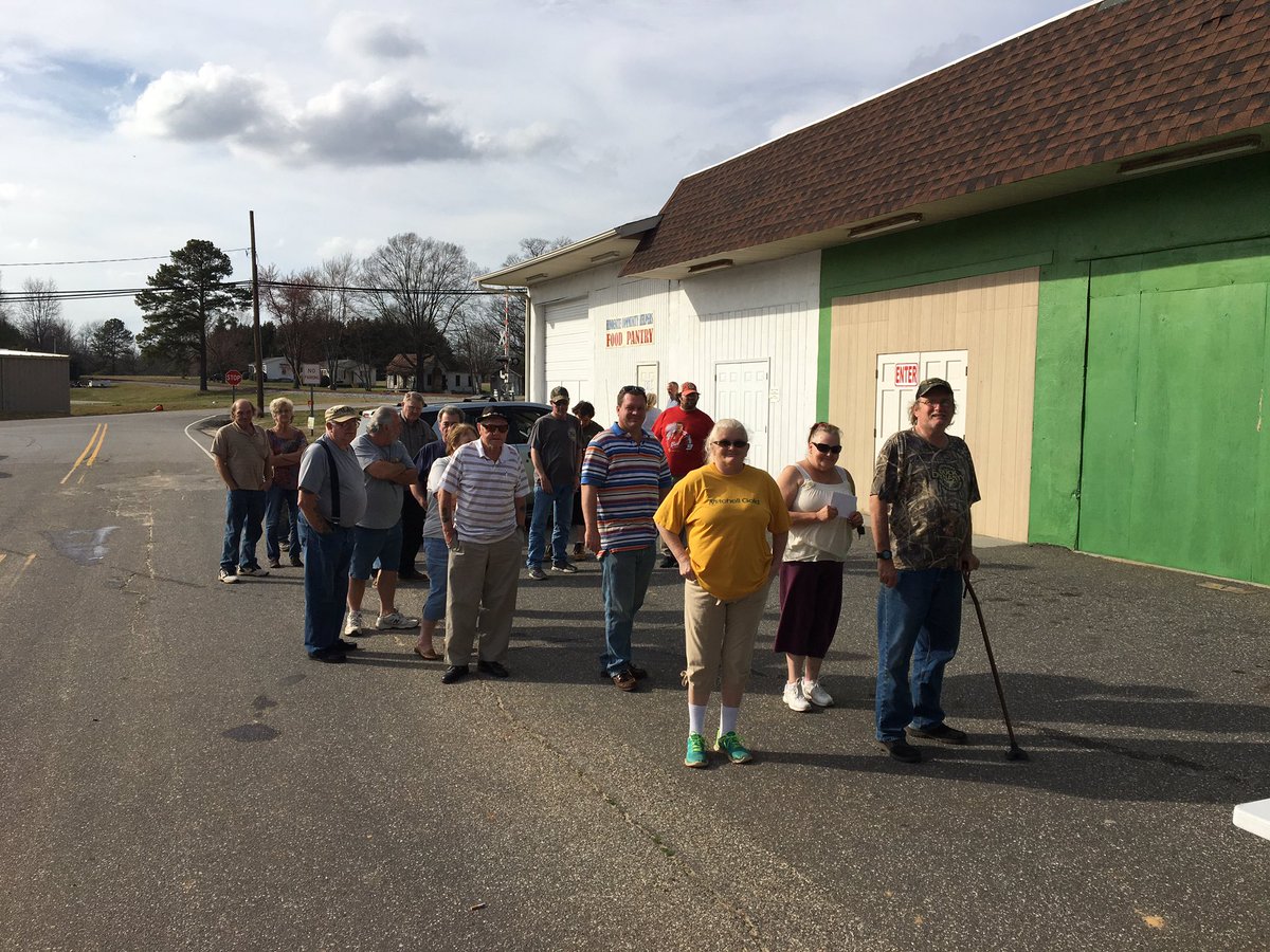957mobilecafe's tweet photo. What a day serving Gods people 188 meals in les than a  hr #thereisaneed!!! https://t.co/FXhv4VPdTh