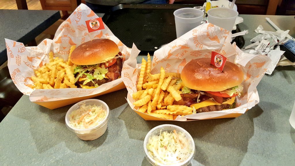 SoCal360's tweet photo. Looks like the price of a Clogger Burger went up a dollar more at Krusty Burger @UniStudios Hollywood #Simpsonsland https://t.co/oipDef3rsO