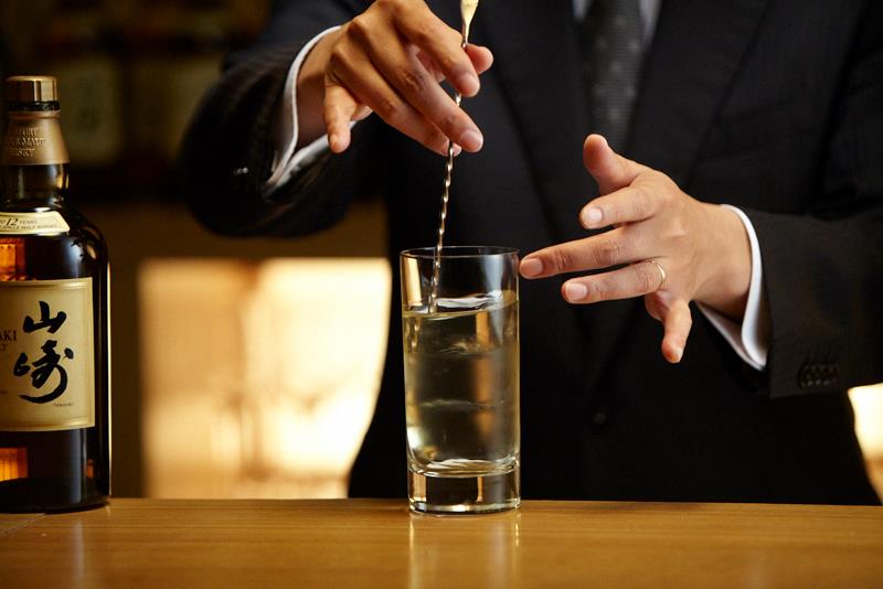 The purpose of mizuwari (whisky and water) is not to dilute, but to enhance  the aroma and flavors of Yamazaki. Мизувари