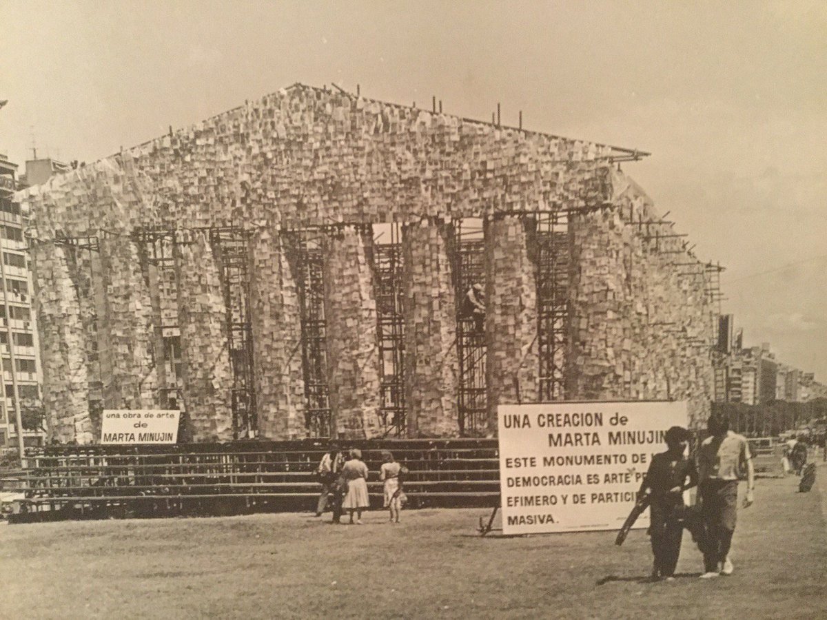 GeorgiaPGraham4's tweet photo. Chris Lane was excited about this picture, building made from paper@StudyingLondon#Wk4 #S4 https://t.co/W74i45IqB0