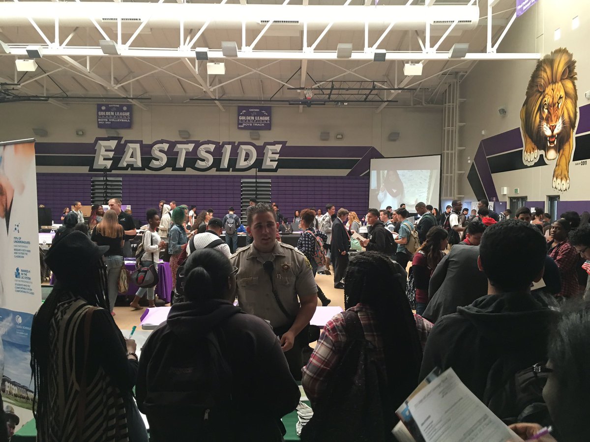 LASDMIKE1's tweet photo. Educating the future of law enforcement at Eastside High School! @joinLASD @guidance_ehs https://t.co/yBjM8u1PLG