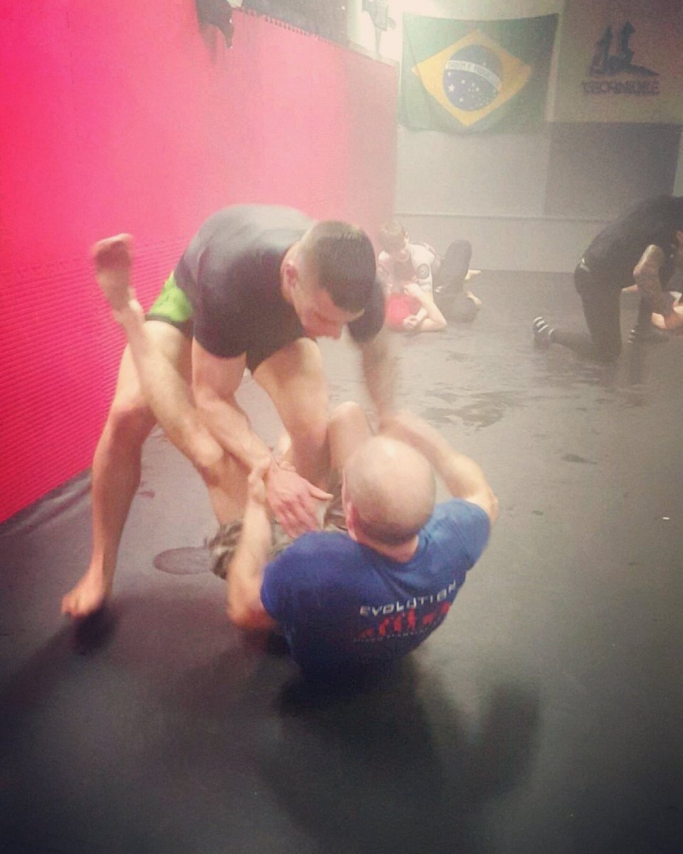MichaelDavern89's tweet photo. Steamroom tonight @SbgEvolution after 10 rounds of rollingπβ #Bjj #Ibjjf #Rome #SbgEvolution https://t.co/J6ARrYNZMt