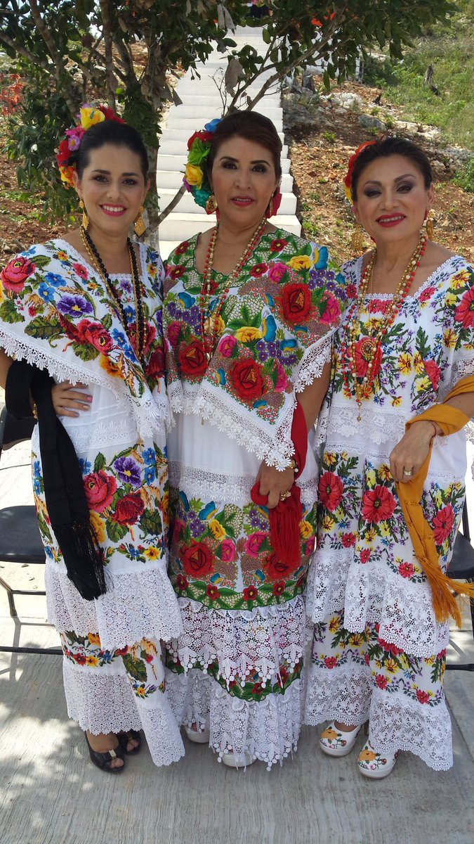 mcrody1's tweet photo. @mercedes63jmm @AleNVdeCarballo @EvaPootDeBalam @DIFJMM @dif_fcpto @DIFTulum presidentas #DifMunicipales Expomor2016 https://t.co/vbcZePUUKG