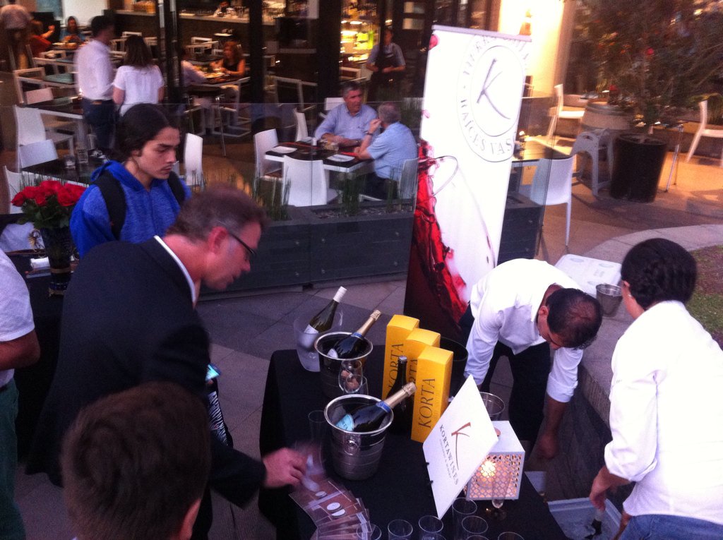 Éxito total en Sparkling Nights del @AltoLasCondes. <a href="/AndesPlateau/">Viña Andes Plateau</a> <a href="/platosycopas/">Platos&Copas</a> <a href="/LA_CAV/">LA CAV</a> <a href="/marichelo1967/">Consuelo Korta Bucarey</a>