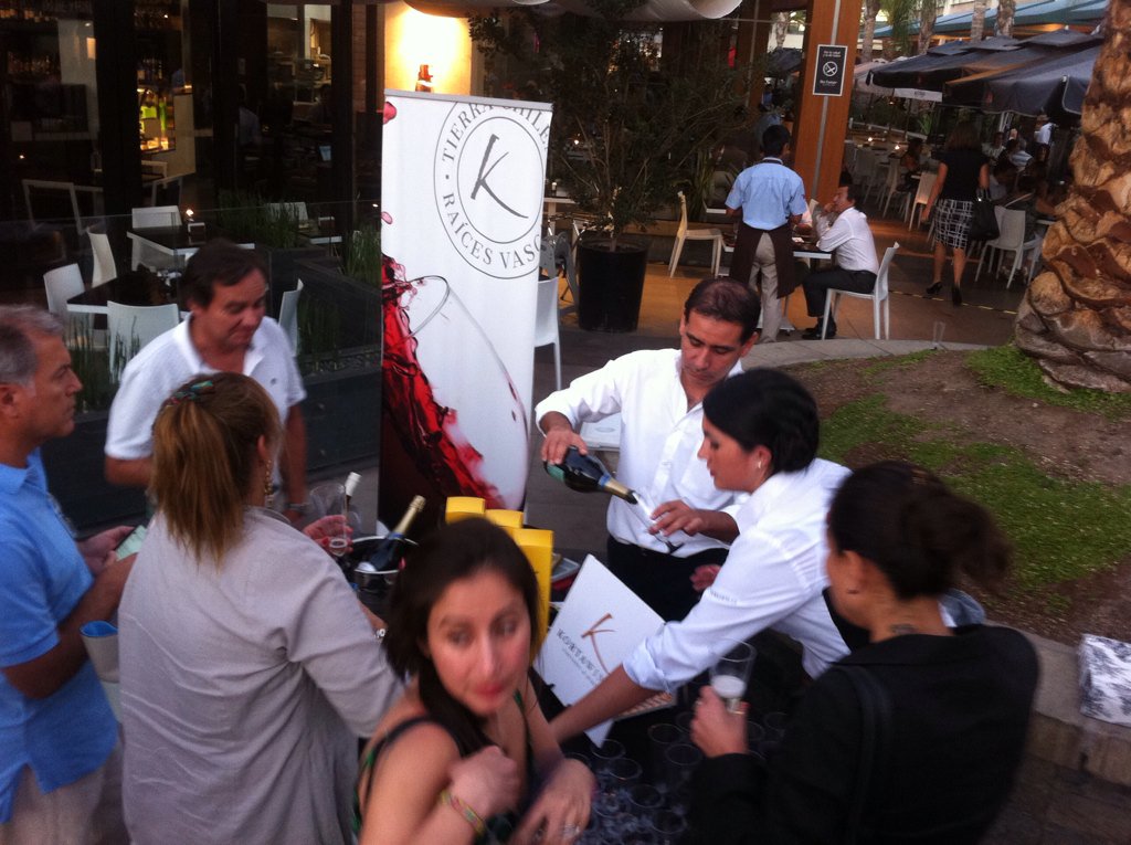kortawines's tweet photo. Éxito total en Sparkling Nights del @AltoLasCondes. @AndesPlateau @platosycopas @LA_CAV @marichelo1967 https://t.co/At4A9cx6bJ