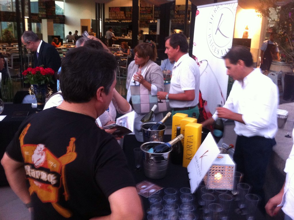 kortawines's tweet photo. Éxito total en Sparkling Nights del @AltoLasCondes. @AndesPlateau @platosycopas @LA_CAV @marichelo1967 https://t.co/At4A9cx6bJ