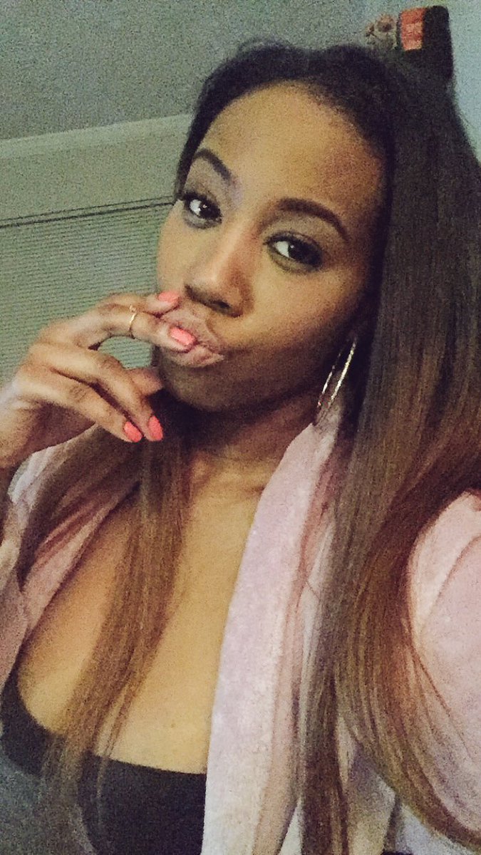 LexiiBeSangin's tweet photo. #PinkRobeChronicles https://t.co/QksRCXW0Xq