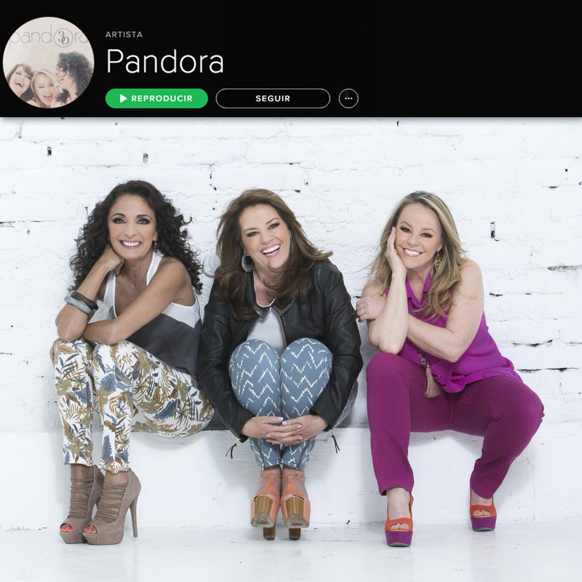 GrupoPandora's tweet photo. Disfrutemos de la tarde, pese al mal clima. Les compartimos nuestra playlist @SpotifyMexico https://t.co/SMs0FyC7sW https://t.co/Dw9jqigmK9