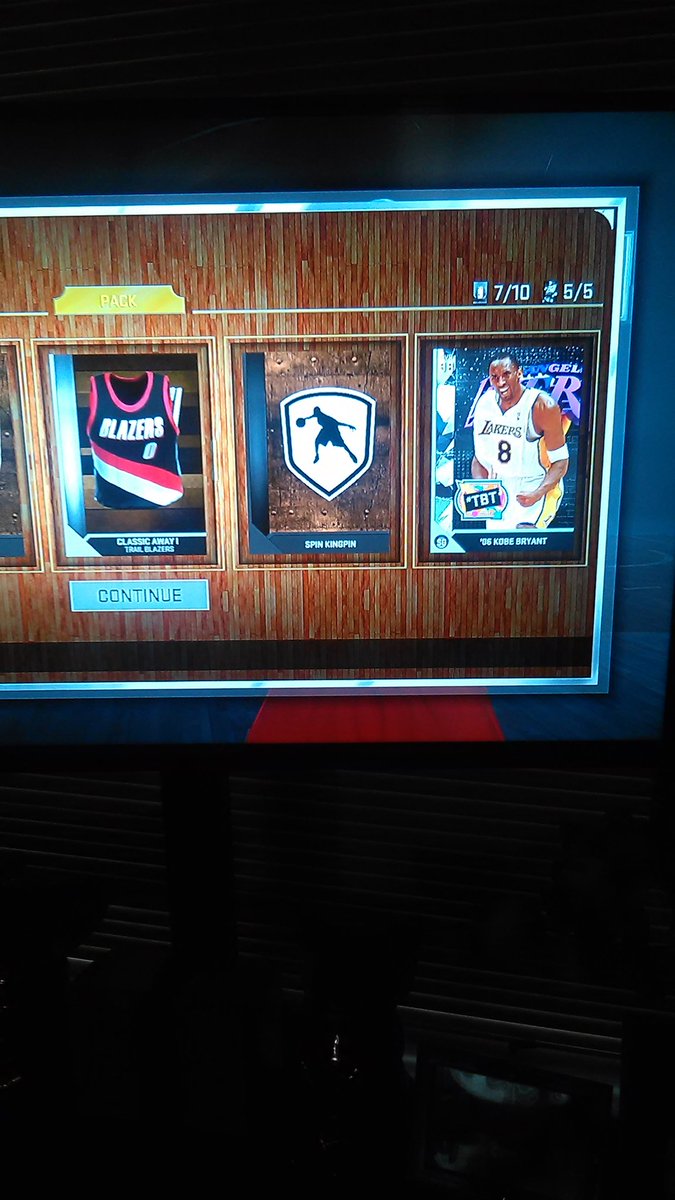 2kFlash56's tweet photo. @CashNastyGaming packs are fire, in two boxes I pulled harden, curry, and Kobe https://t.co/VdpReZX2s3