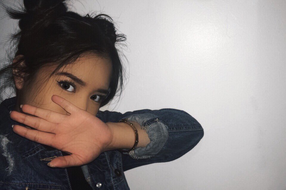 cherrywrlddd's tweet photo. this is my beautiful brown friend Eden who also deserves to be admired over for her skin tone🇲🇽 #BrownAndUnbothered https://t.co/rxZKA6gnXz