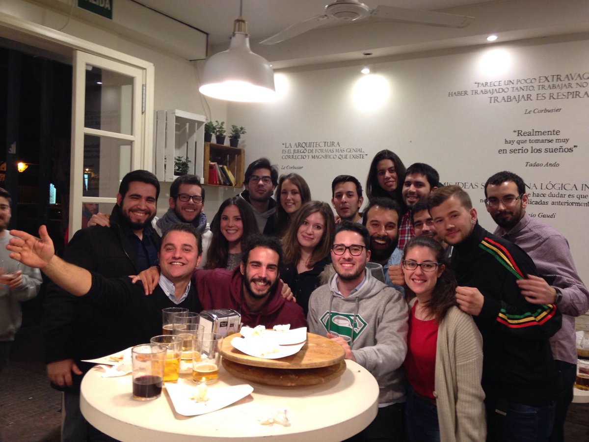 ASEFAAsev's tweet photo. Hoy hemos querido agradecerle a los voluntarios su esfuerzo en el congreso, mil gracias!! https://t.co/xmHmkfQkWX