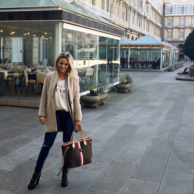 Paseando por A Coruña, Galicia, España ???? #PlazaMariaPita https://t.co/DX5ouJj7kk