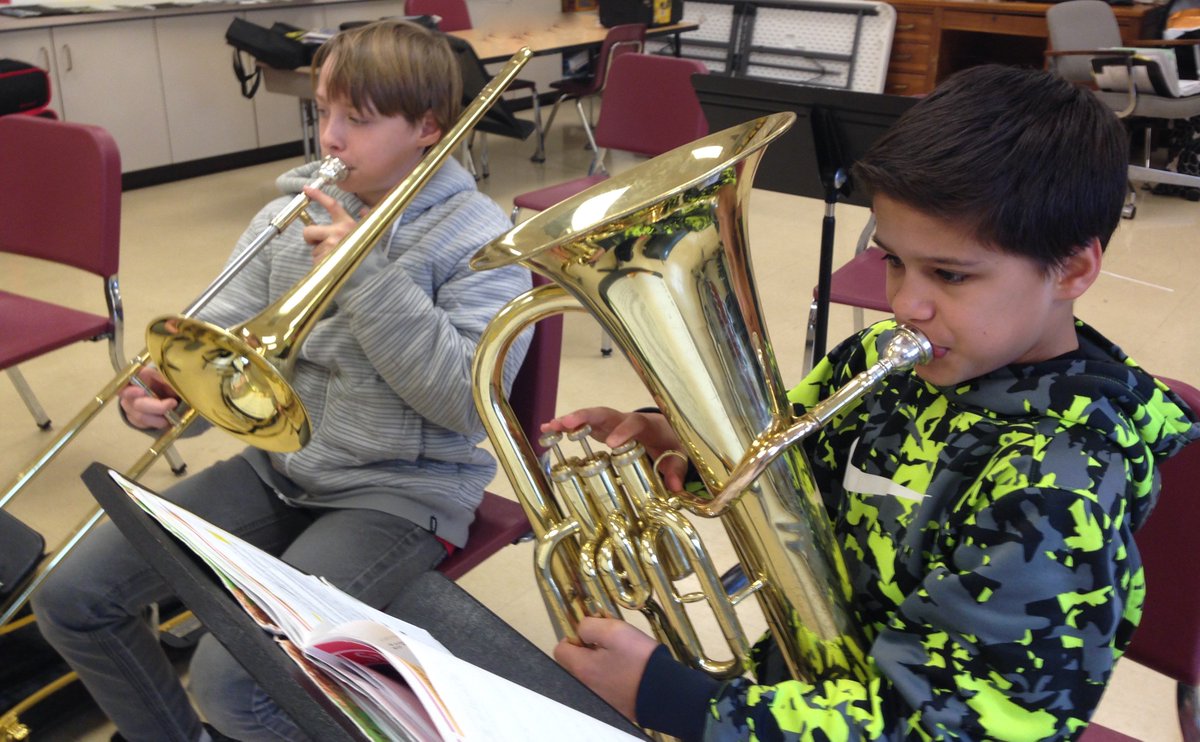 d200MrsSchweihs's tweet photo. Teamwork, focus, and hard work in action! #lowbrassrules #bandrocks #themoreyoupracticethebetteryouget @gweprin200 https://t.co/K8t3gxx7Fu