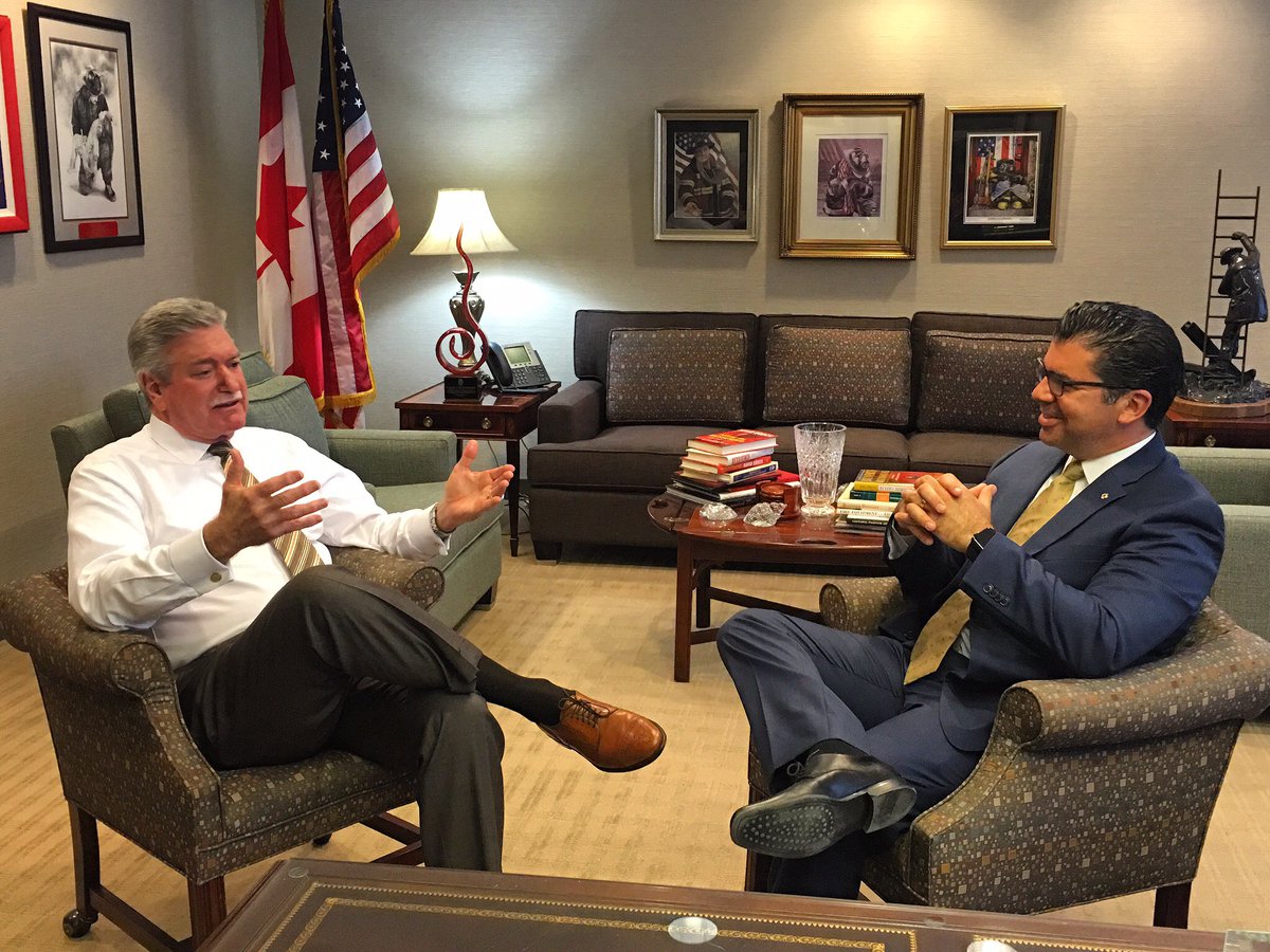 Local1403's tweet image. With IAFF General President Harold Schaitberger #leadership#historyofservice, #commitment2community @IAFFNewsDesk