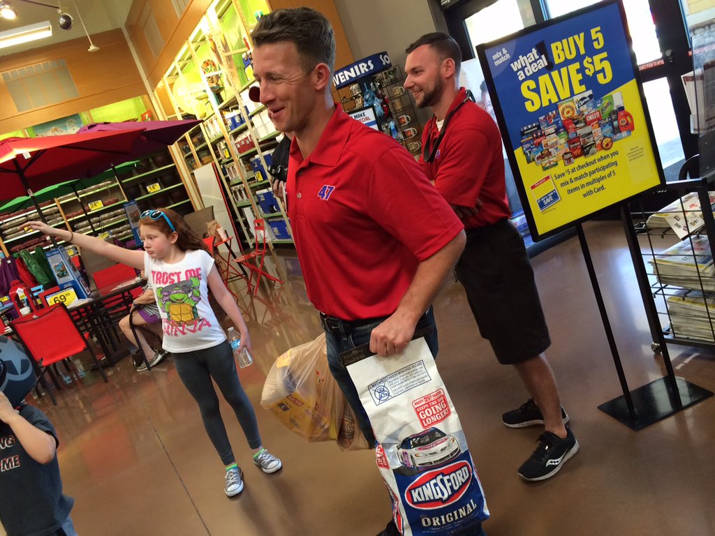 HYAKMotorsports's tweet image. Battle of the Baggers! @AJDinger vs. Josh. AJ is now 0-2 in these competitions. He'll stick with  #NASCAR