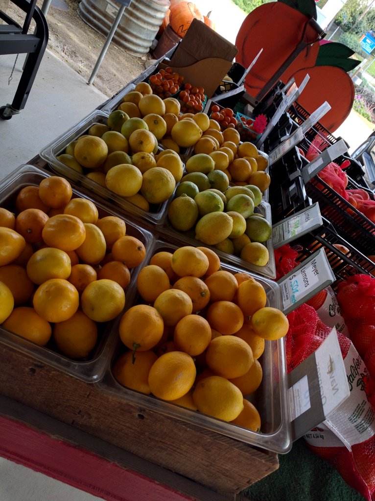 FarmstandWest's tweet photo. Come get some local yum!  #buylocal #freshproduce #veggies #fruit https://t.co/5AGrMV6tWg