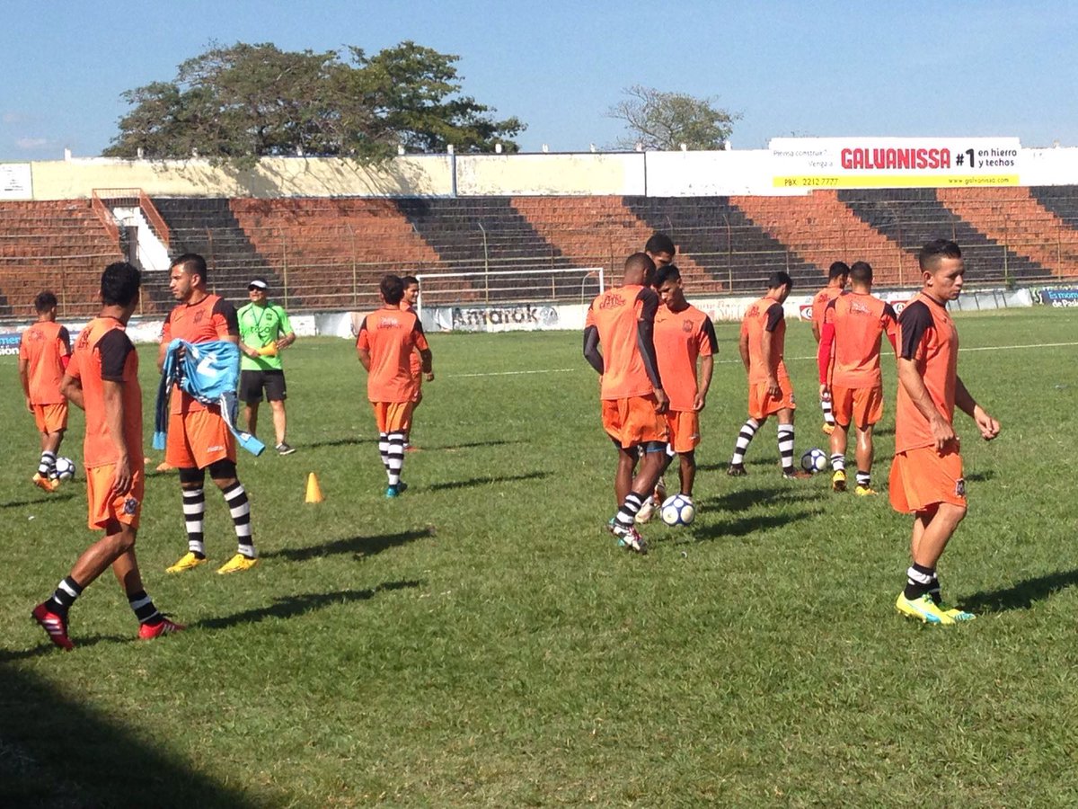MarcadorGMV's tweet photo. #LMF Imágenes del entreno de esta tarde de #Águila. Se preparan para el derbi migueleño ante Dragón. Vía: @dvdgaray https://t.co/3XGwNMjxyI