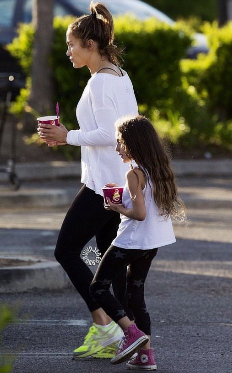 mlo_jlo's tweet photo. @jlo #MiniJlo #SameGirl #Cutie ππ½β€οΈβ€οΈ https://t.co/aksGXH9I5T