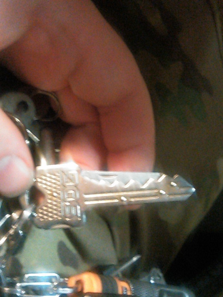 punisherstfu's tweet photo. @SOGKnives currently EDC the #keyknife but can't wait to get the #macv. https://t.co/563Pxi3vCy