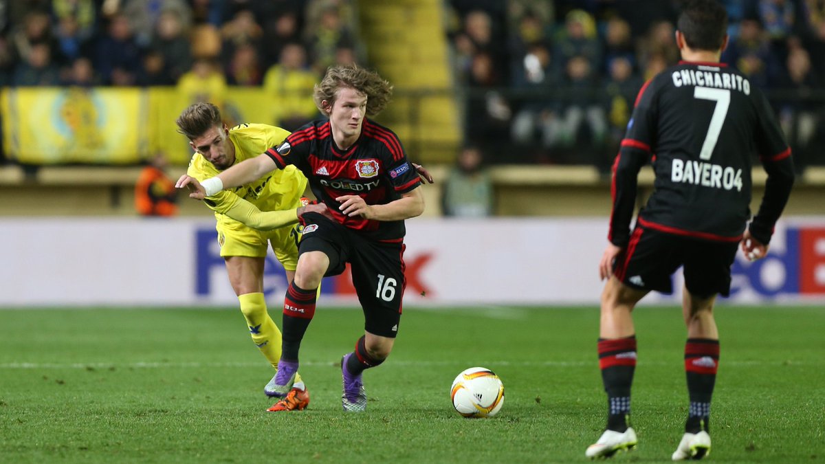 bayer04_es's tweet photo. Dale 👍 a tus fotos favoritas. ⚫❤ 
@VillarrealCF 2-0 #Bayer04 ⚽️
#VILB04 https://t.co/EOl99bCFWt