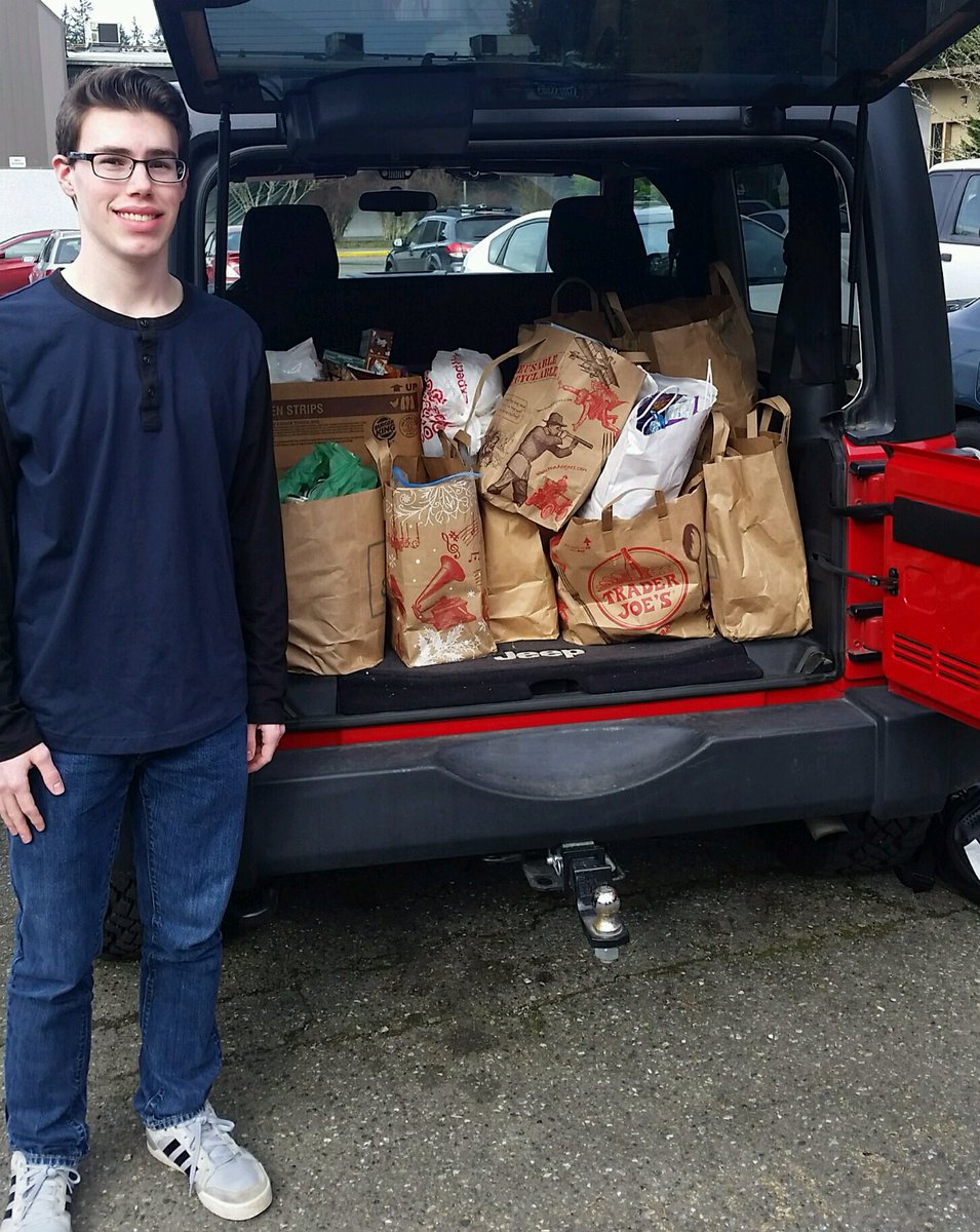 SeahawkKeyClub's tweet image. Last Saturday we collected 410 cans of food for the FISH Food Bank! #keyclub